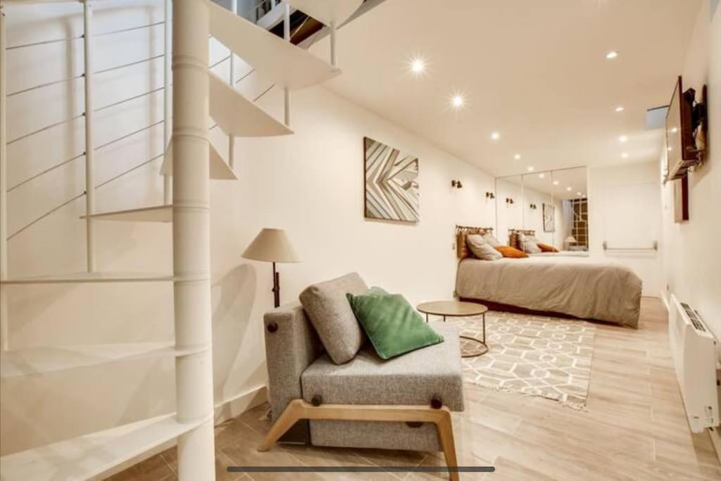 03 Tour Eiffel Appartement Pour 7 Personnes Paris Luaran gambar