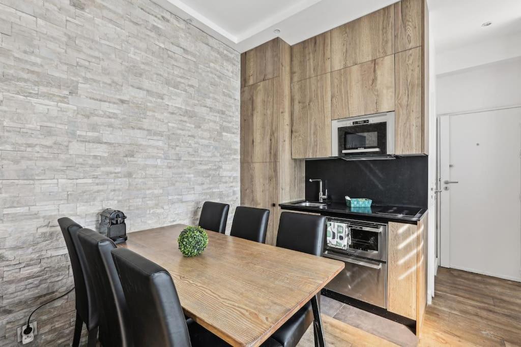 03 Tour Eiffel Appartement Pour 7 Personnes Paris Luaran gambar