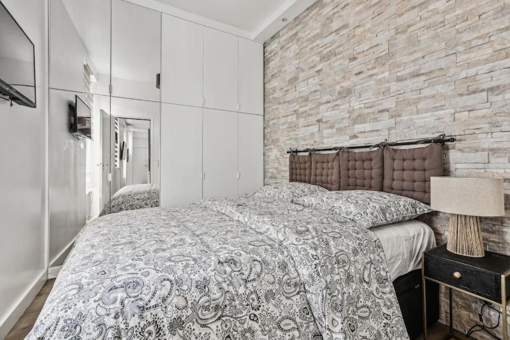 03 Tour Eiffel Appartement Pour 7 Personnes Paris Luaran gambar