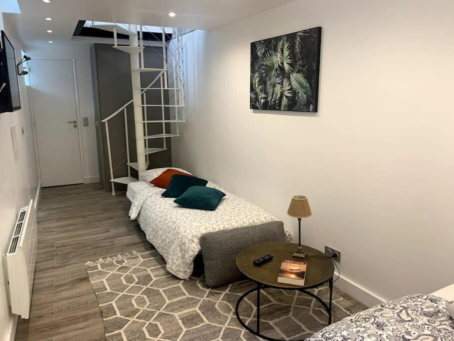 03 Tour Eiffel Appartement Pour 7 Personnes Paris Luaran gambar
